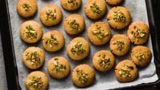 15 dakikada hazır: Toz fıstıklı az malzemeli kıyır kıyır fıstıklı kurabiye