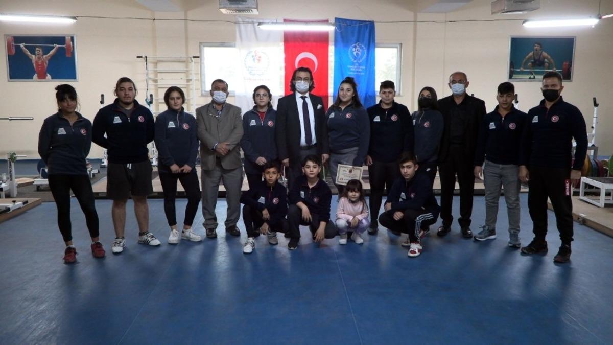 Isparta Belediyesi Spor Kul&uuml;b&uuml; haltercilerinin hedefi Gen&ccedil;ler D&uuml;nya Şampiyonası