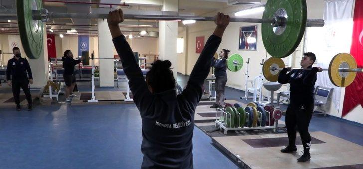 Isparta Belediyesi Spor Kulübü haltercilerinin hedefi Gençler Dünya Şampiyonası G3