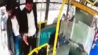 Otobüste HES kodu krizi! Sürücüye bıçakla saldırdılar