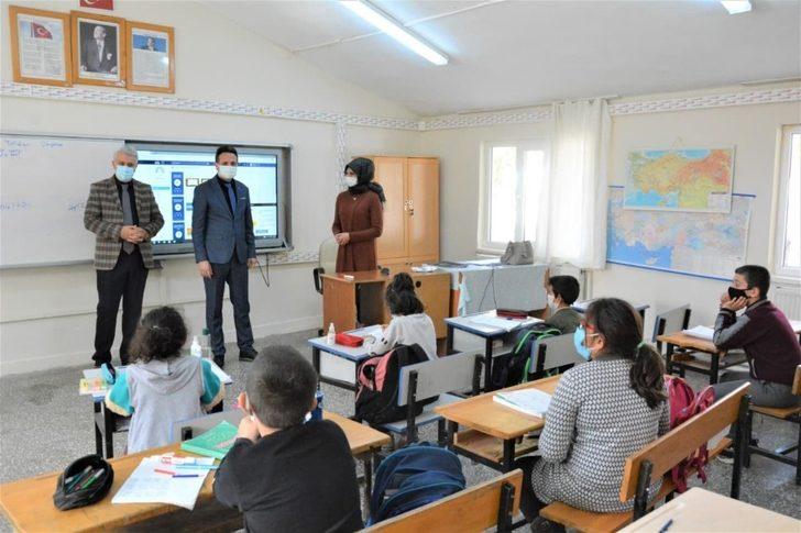 Öğrencilere tabletleri evinde teslim ediliyor G3