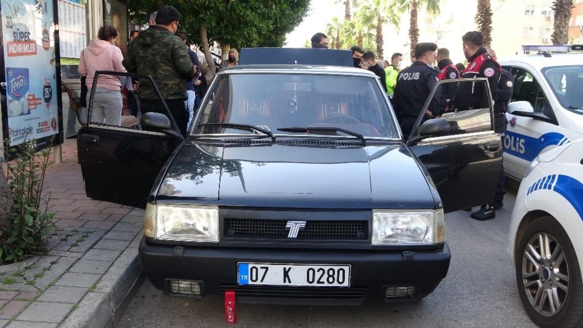 &rsquo;Dur&rsquo; ihtarına uymayıp polise ateş eden s&uuml;r&uuml;c&uuml;, emniyeti alarma ge&ccedil;irdi