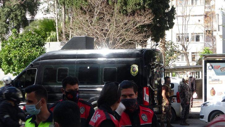 ’Dur’ ihtarına uymayıp polise ateş eden sürücü, emniyeti alarma geçirdi G4