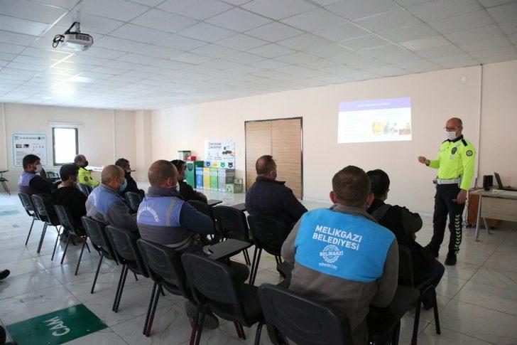 Melikgazi Belediye personeline trafik eğitimi G1