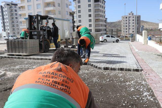 Karaköprü’de yollar kilitli parke taşlarıyla döşeniyor