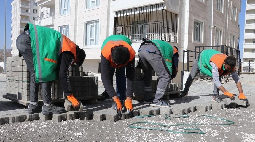 Karaköprü’de yollar kilitli parke taşlarıyla döşeniyor