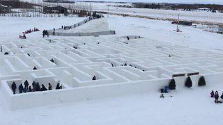 Kanada'daki dünyanın en büyük kar labirentine ziyaretçi akını