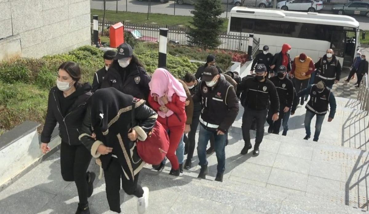ATM&rsquo;leri sahte para y&uuml;kleyen 13 ş&uuml;pheli adliyeye sevk edildi