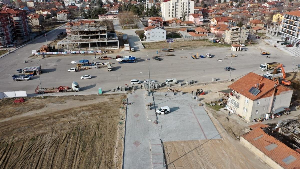 Isparta&rsquo;da 3 bin metrekarelik pazaryerinin &uuml;zeri kapatılıyor