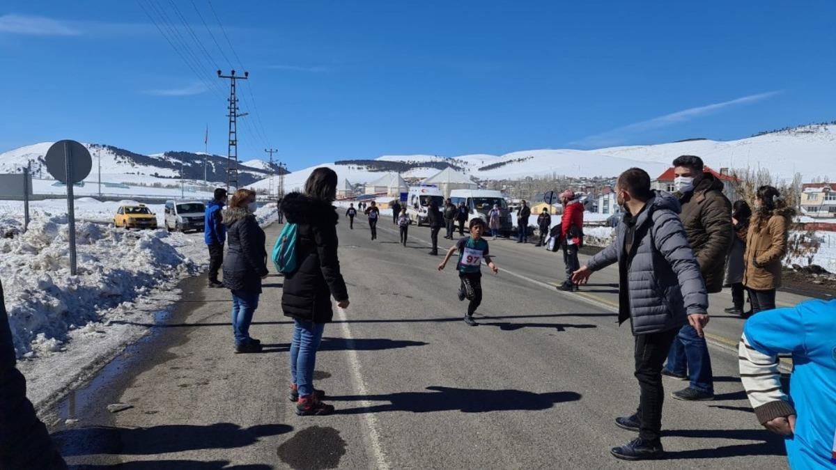 Kars&rsquo;ta atletizm kros il se&ccedil;meleri devam ediyor