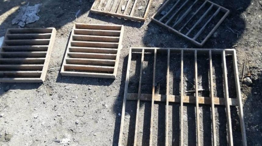 Yağmur suyu ızgaralarını &ccedil;alan şahıs tutuklandı