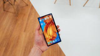 Jon Prosser ima etti: Google katlanabilir akıllı telefon geliştiriyor!