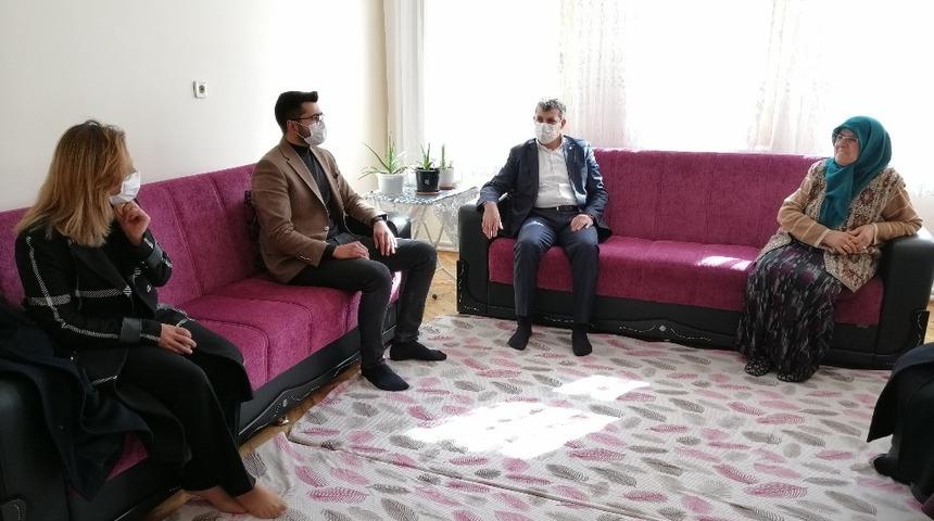 AK Parti Aksaray heyeti şehit ailelerini ziyaret etti