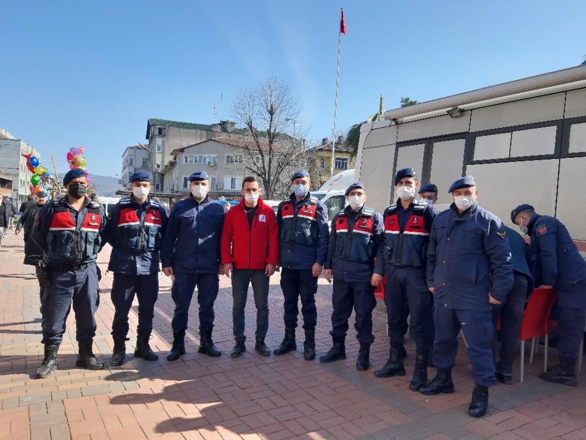 Jandarmadan kan bağışına destek