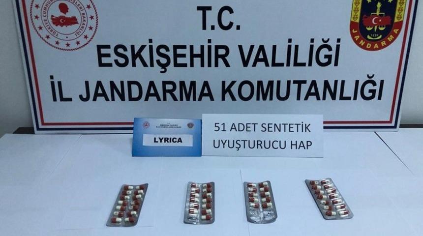 Bursa&rsquo;dan Eskişehir&rsquo;e uyuşturucu madde getirmek isterken yakalandı