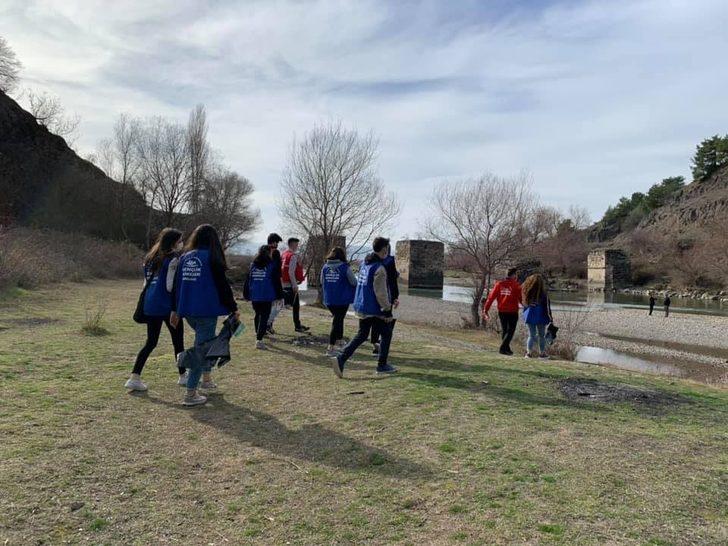 Gençlik Merkezi Gönüllü Gençlerle birlikte doğa yürüyüşü düzenledi G3