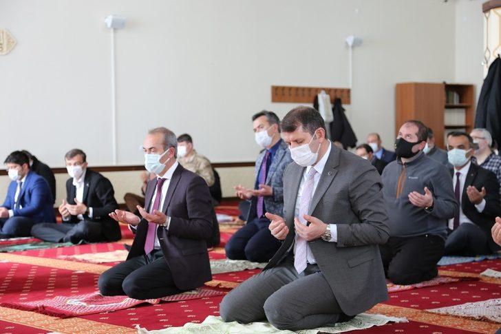 Vali Ayhan’ın babası için mevlid okundu G1