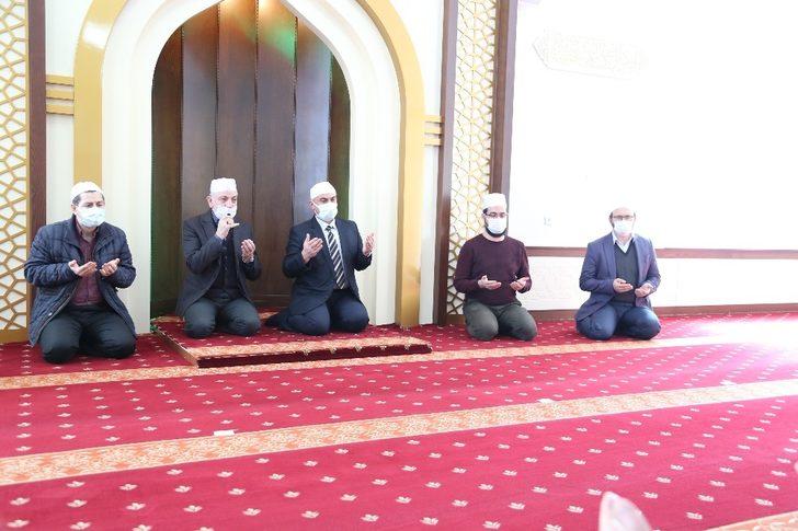 Vali Ayhan’ın babası için mevlid okundu G4