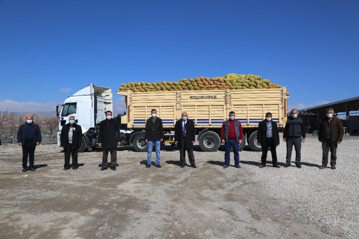 Develi&rsquo;de ihtiya&ccedil; sahiplerine patates dağıtımına başlandı