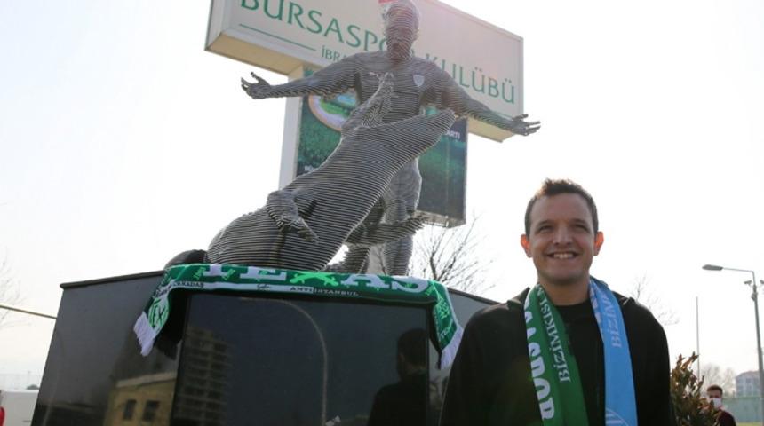 Bursaspor’un efsanesi Pablo Martin Batalla’nın heykeli açıldı