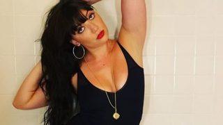 Daisy Lowe sütyensiz paylaşımıyla olay oldu