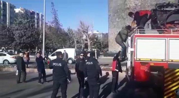 Psikolojik sorunları olan genci polis ve itfaiye ekipleri intihardan vazgeçirdi G2