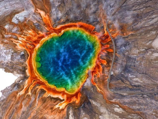 Masallardan fırlamış gibi görünen bir doğa harikası: Grand Prismatic Spring