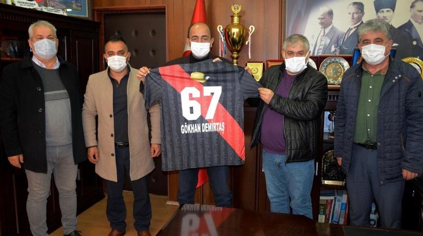 Başkan Demirtaş&rsquo;a maden şehidi forması