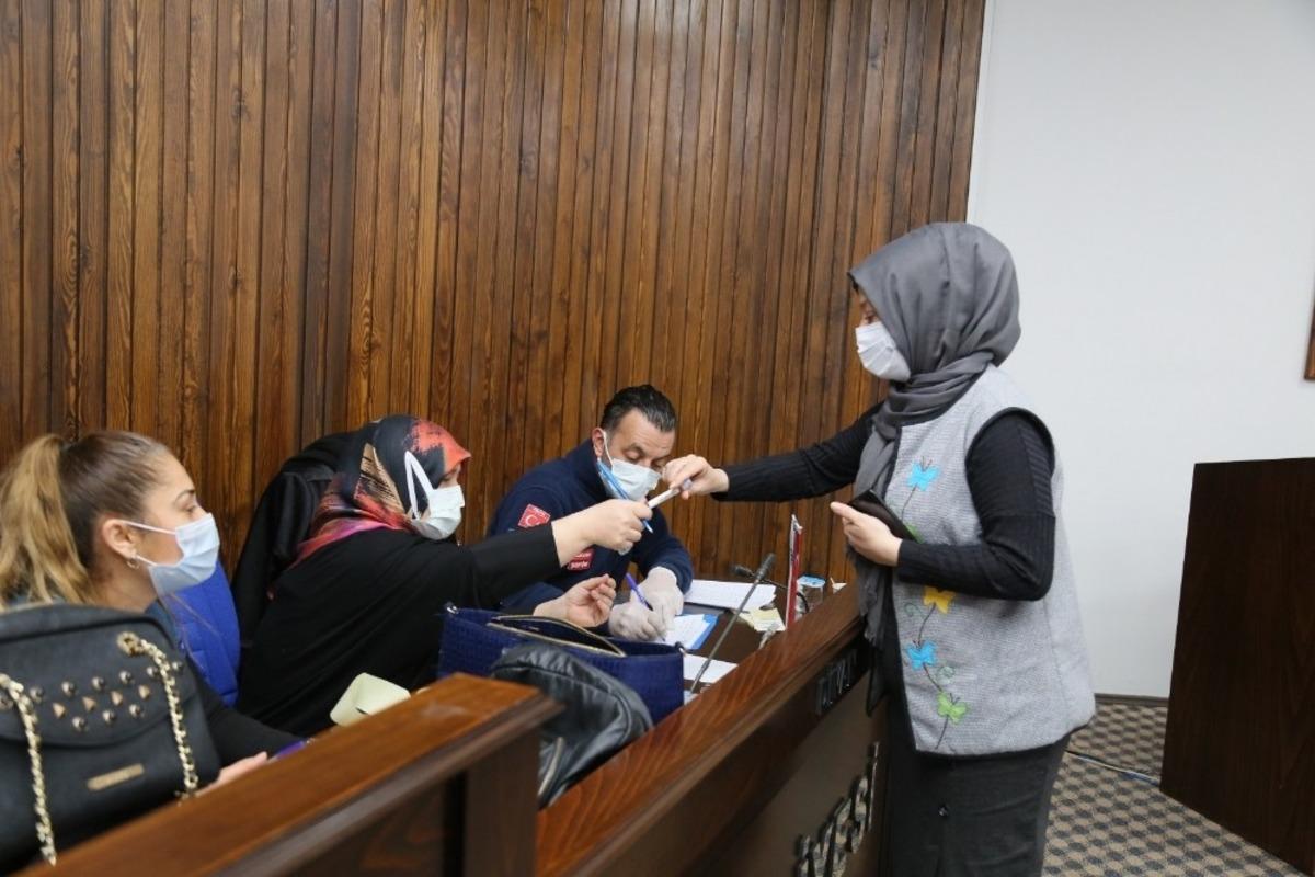 Edremit Belediyesi personeline Covid-19 testi yapıldı