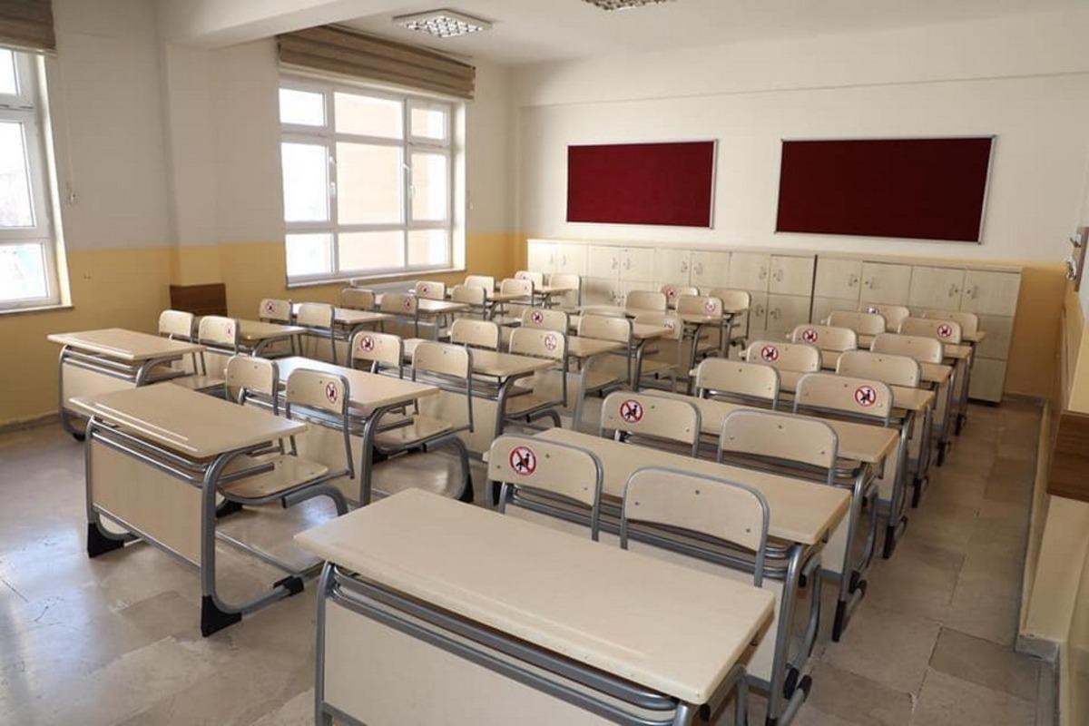 70 bin &ouml;ğrenci y&uuml;z y&uuml;ze eğitime başlıyor