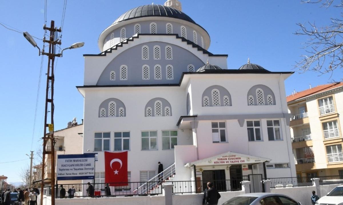 G&ouml;lbaşı&rsquo;nda Hacı Gani Diler Cami ibadete a&ccedil;ıldı
