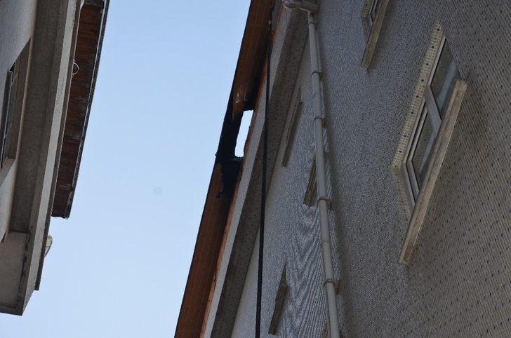 Şömine ateşi çatıyı tutuşturdu G3