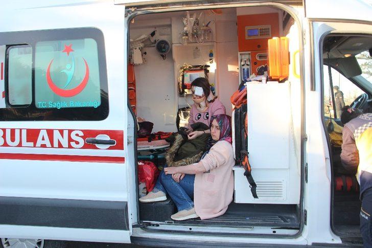 Afyonkarahisar’da iki araç çarpıştı: 7 yaralı G3