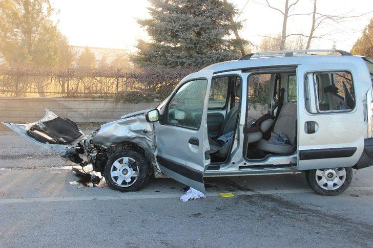 Afyonkarahisar’da iki araç çarpıştı: 7 yaralı G4