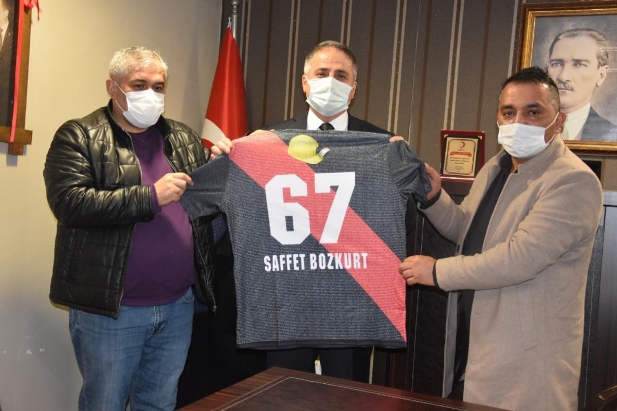 Başkan Bozkurt&rsquo;a maden şehidi forması