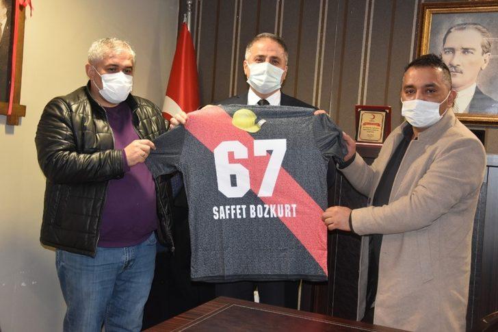 Başkan Bozkurt’a maden şehidi forması G1
