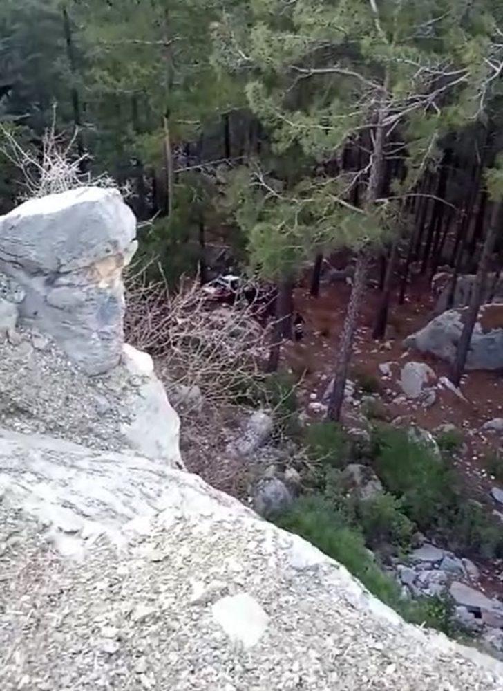 Kontrolden çıkan kamyonet uçurumdan yuvarlandı: 5 yaralı G3