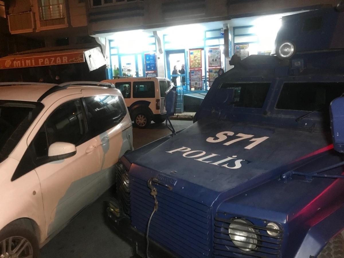 K&uuml;&ccedil;&uuml;k&ccedil;ekmece&rsquo;de markette silahlı soygun