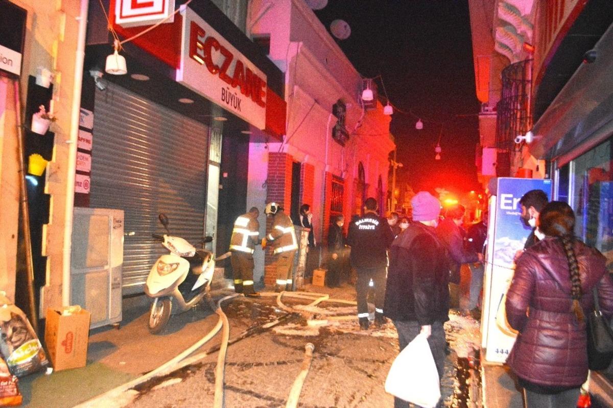 Ayvalık&rsquo;ta ev yangını
