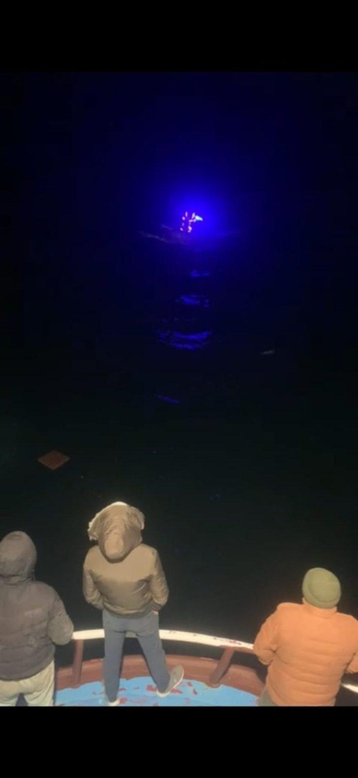 Gökçeada açıklarında alabora olan teknedeki 2 kişiyi arama çalışmalarında 7 saat geride kaldı G2