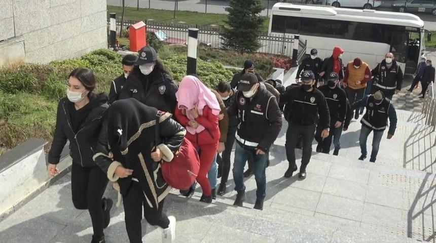 ATM&rsquo;lere sahte para y&uuml;kleyen ve 1 milyonluk vurgun yapan 9 kişi tutuklandı