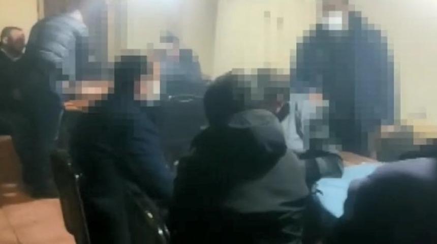 Kapalı kahvehaneye kumar baskınında 12 kişi suçüstü yakalandı