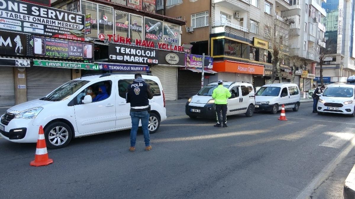 Diyarbakır&rsquo;da sabahın ilk ışıklarında 56 saatlik sokağa &ccedil;ıkma kısıtlama denetimleri devam ediyor