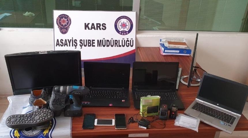 Kars&rsquo;ta polis hırsızı ayak izinden yakaladı