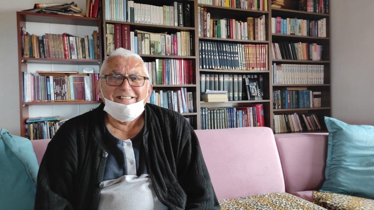 Emekli &ouml;ğretmen evini k&uuml;t&uuml;phaneye &ccedil;evirdi
