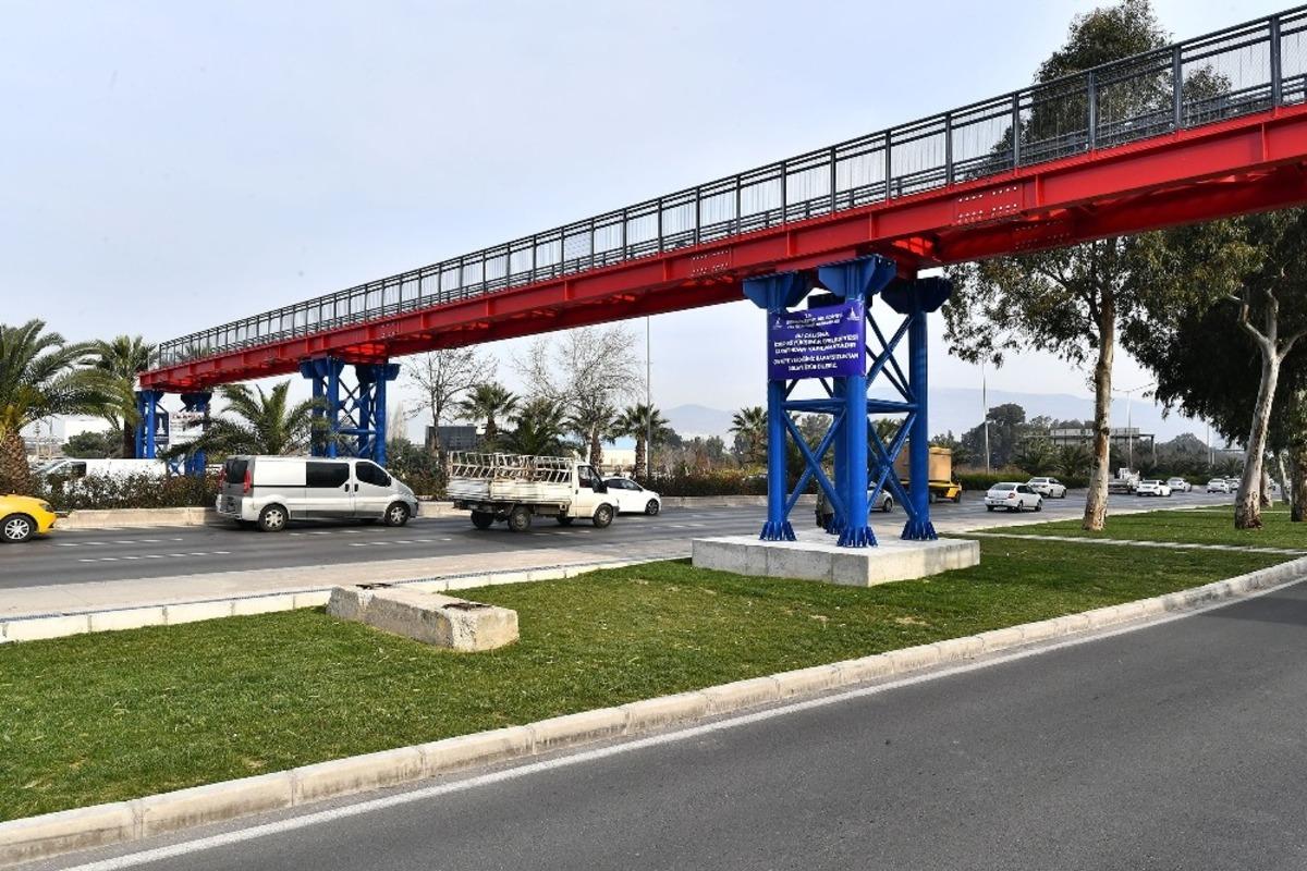 B&uuml;y&uuml;kşehir&rsquo;den Buca ve Konak&rsquo;a iki yeni yaya &uuml;st ge&ccedil;idi