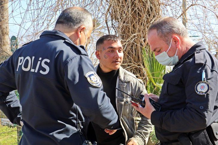 Falezlerdeki mağaradan çıkan siyah dumanlar itfaiye ve polisi alarma geçirdi G3