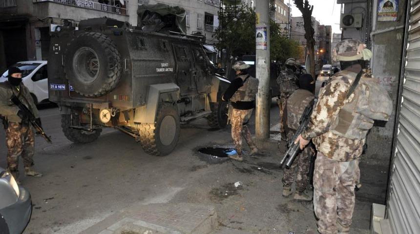 Son Dakika: Diyarbakır'da terör operasyonu! Çok sayıda kişi gözaltına alındı