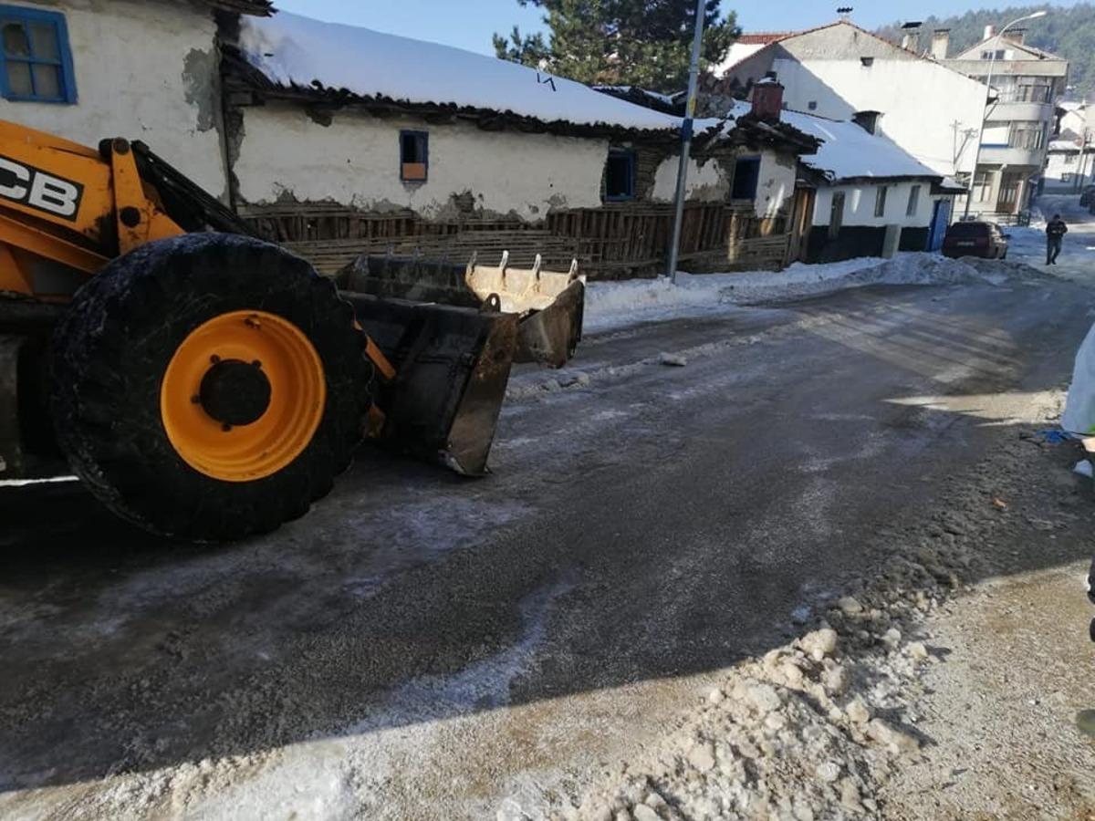 Dodurga&rsquo;da cadde ve sokaklar kardan temizlendi