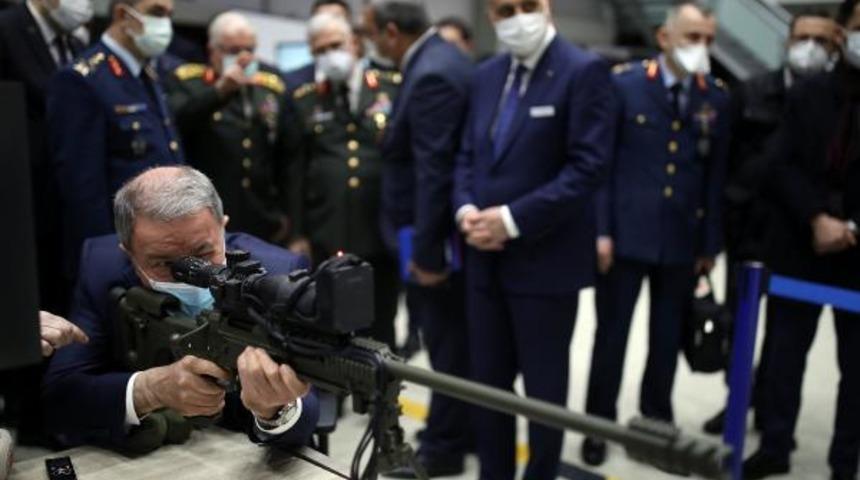 Bakan Akar'dan Havelsan'da inceleme! 450 metre uzaklıktaki hedefi tek atışta vurdu